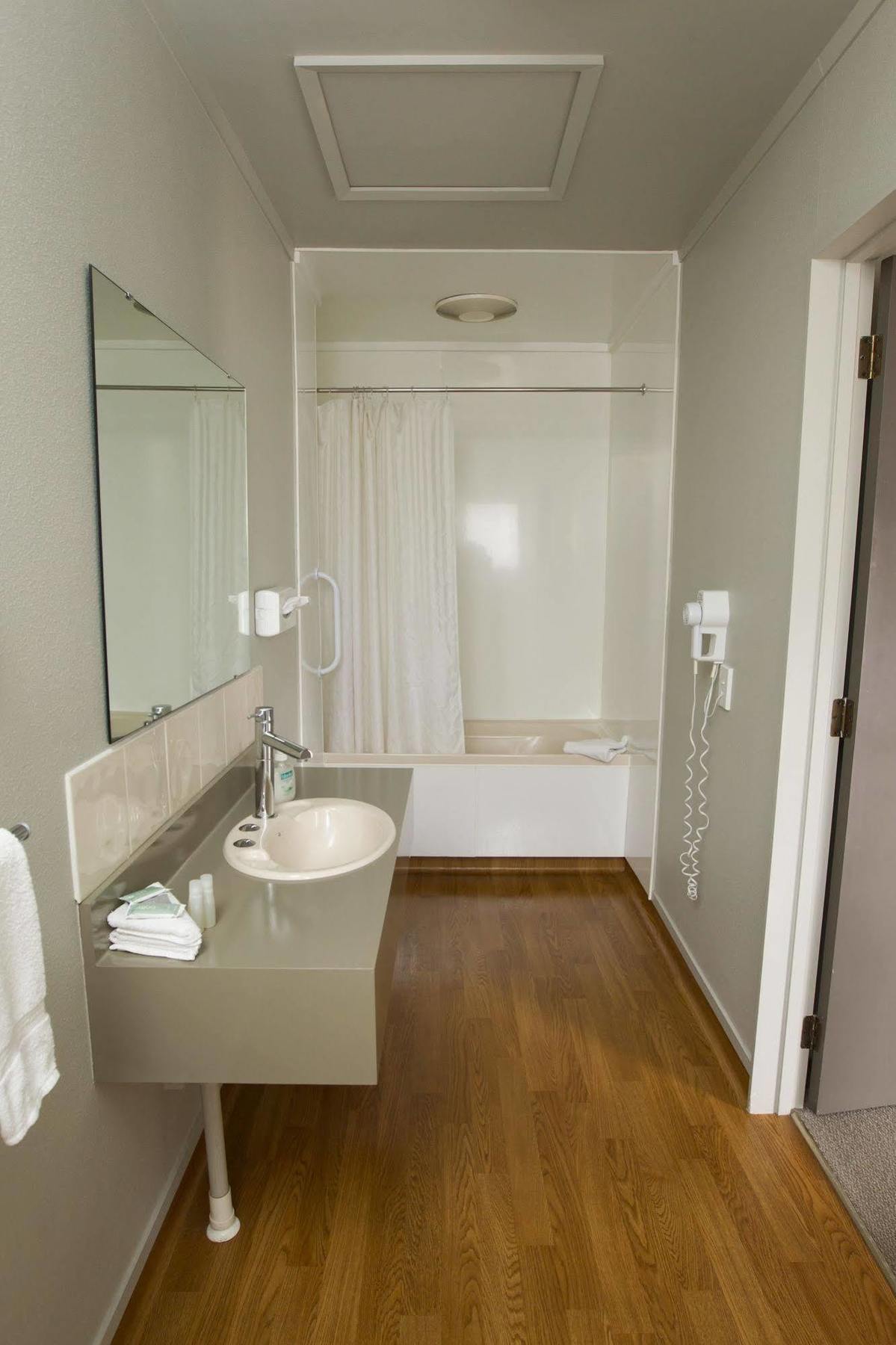 Aspen Manor Motel 4*